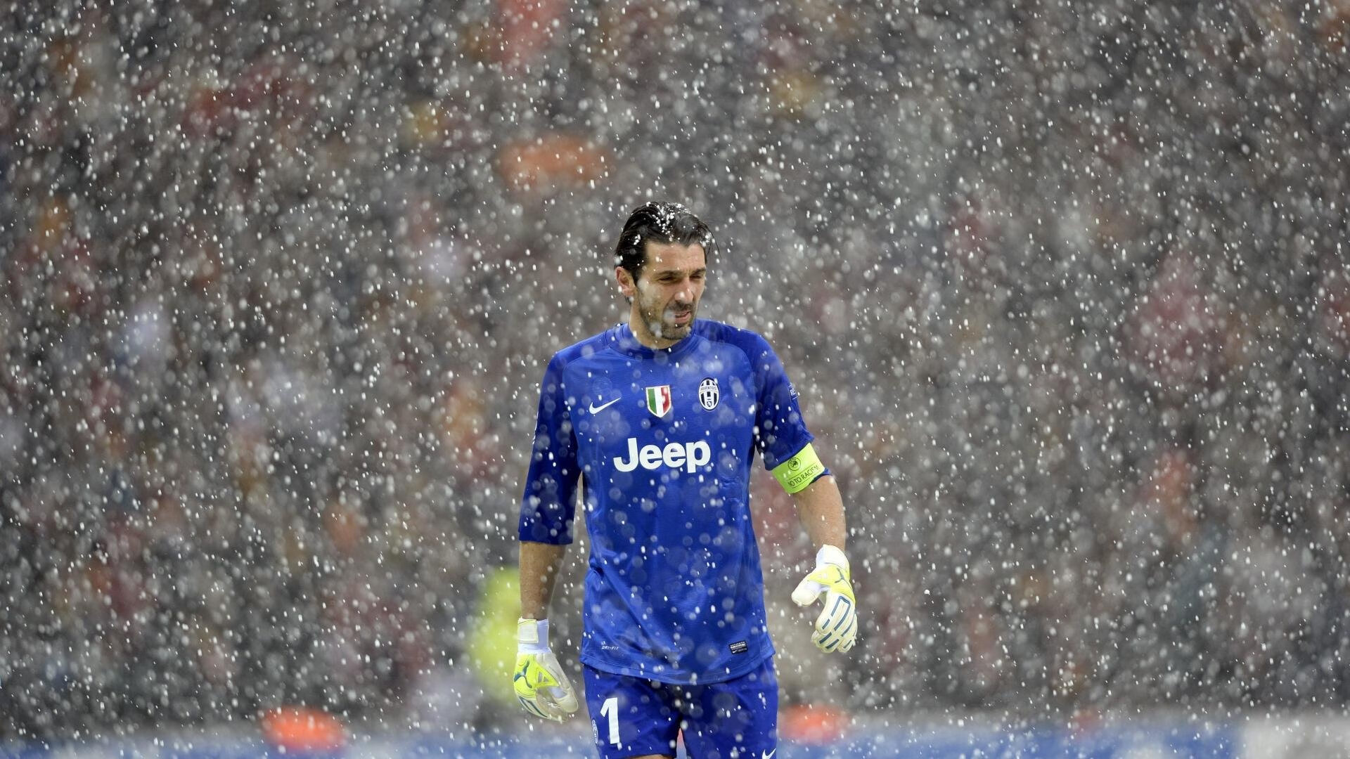 战术调整引发热议！，C罗在拜仁比赛中晋级下一阶段上演精彩一战